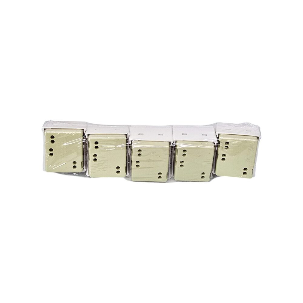 Priză Schuko albă COMTEC 2000 INC SRL, model MF0012-04042 pentru instalații electrice.